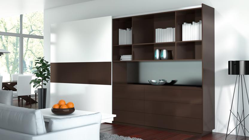 Impression einer Schrankwand mit Vitrinenkombination Impression einer weißen Schrankwand mit dunkler Vitrinenkombination